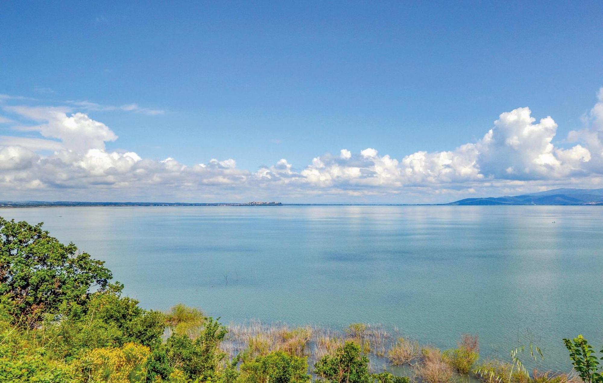 Lovely Apartment In Tuoro Sul Trasimeno With Wifi Extérieur photo